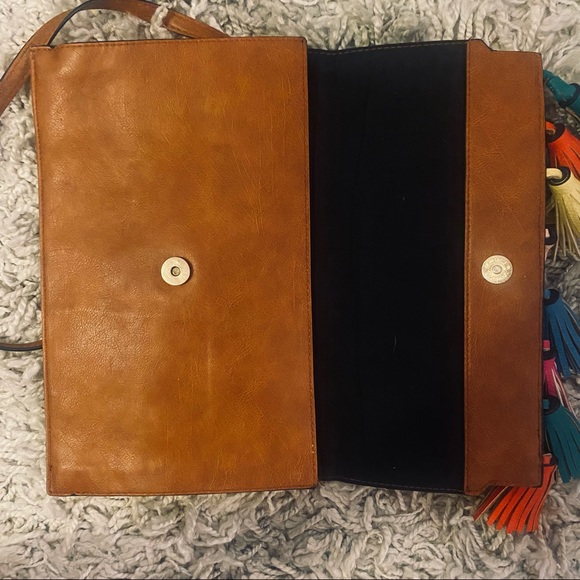 Tassel Purse with Chain - Picture 3 of 5